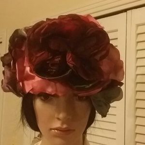 Vintage Saks Fifth Avenue hat.. Orginal. Beautiful in it’s box. Burgundy color.